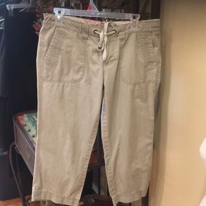 American Eagle brand Capri khaki pants size 8